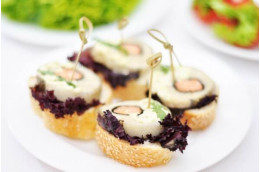 Канапе с судаком, фаршированным семгой, 50г