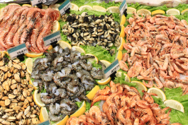 Рыбный отдел в супермаркете КЛАСС на холодной горе