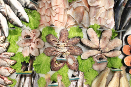 Рыбный отдел в супермаркете КЛАСС на холодной горе