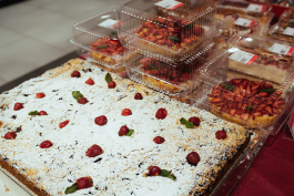 Клубника FEST в КЛАСС проходит весело и вкусно!