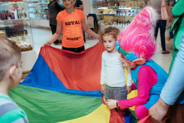 Клубника FEST в КЛАСС проходит весело и вкусно!