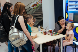 Клубника FEST в КЛАСС проходит весело и вкусно!