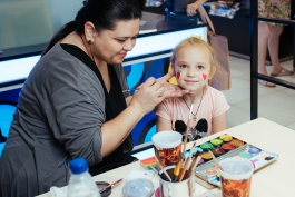 Клубника FEST в КЛАСС проходит весело и вкусно!