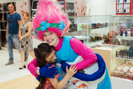 Клубника FEST в КЛАСС проходит весело и вкусно!