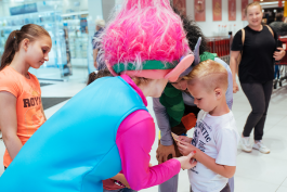 Клубника FEST в КЛАСС проходит весело и вкусно!