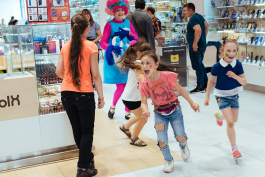 Клубника FEST в КЛАСС проходит весело и вкусно!