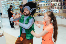 Клубника FEST в КЛАСС проходит весело и вкусно!