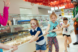 Клубника FEST в КЛАСС проходит весело и вкусно!